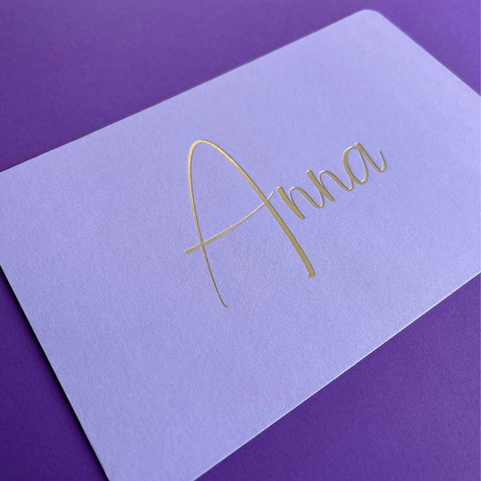 anna-geboortekaartje-in-lila-paars-met-matte-goudfolie