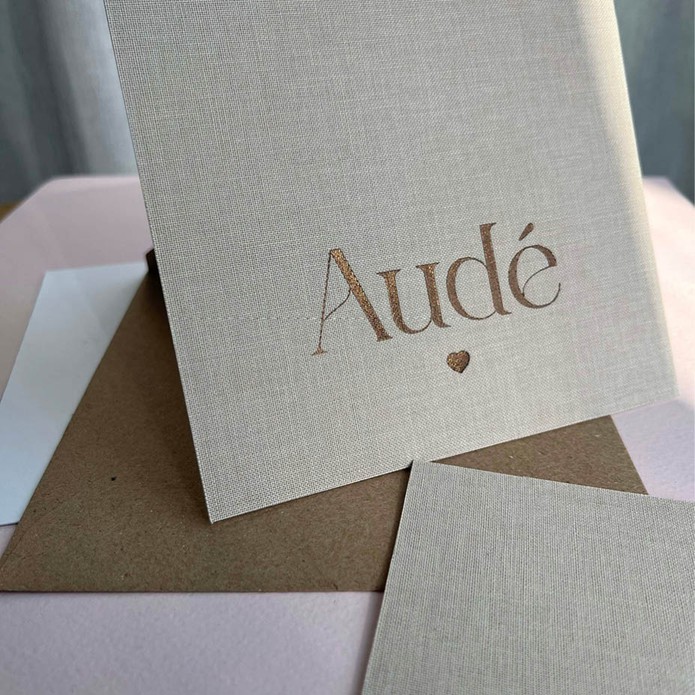 aude-luxe-linnen-stof-geboortekaartje-beige-met-folie4