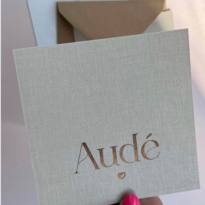 aude-luxe-linnen-stof-geboortekaartje-beige-met-folie5