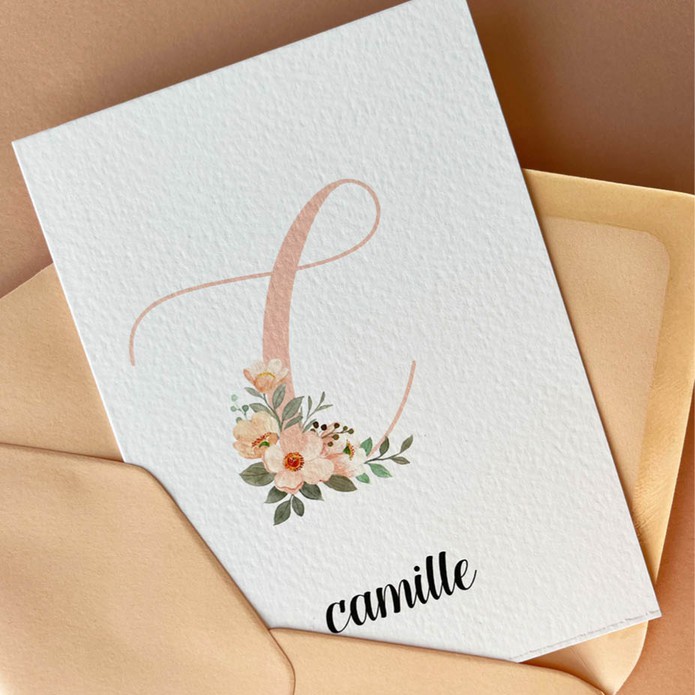 camille-geboortekaartje-met-perzik-bloemen-om-letter2