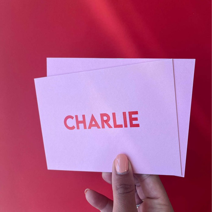 charlie-modern-roze-geboortekaartje-met-rode-foliedruk
