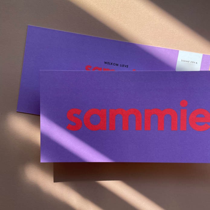 Drukwerk Sammie, 400 grams design papier, dubbelzijdig PMS + extra afwerking neon inkt