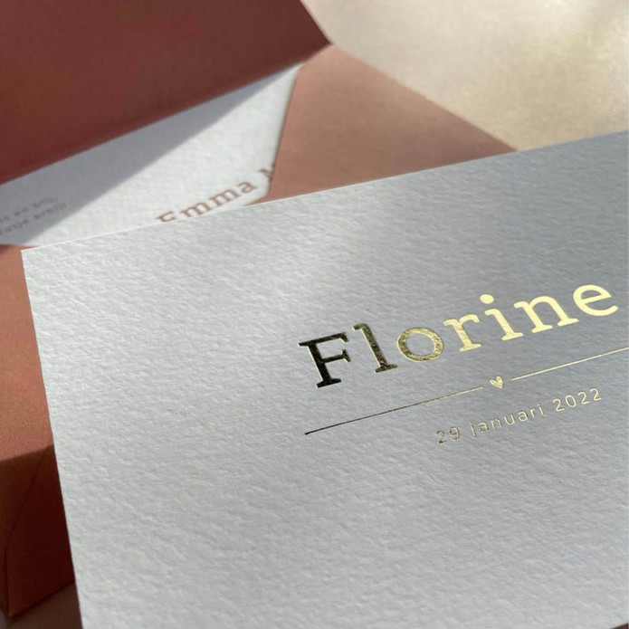florine-wit-simpel-geboortekaartje-met-hot-foil-foliedruk