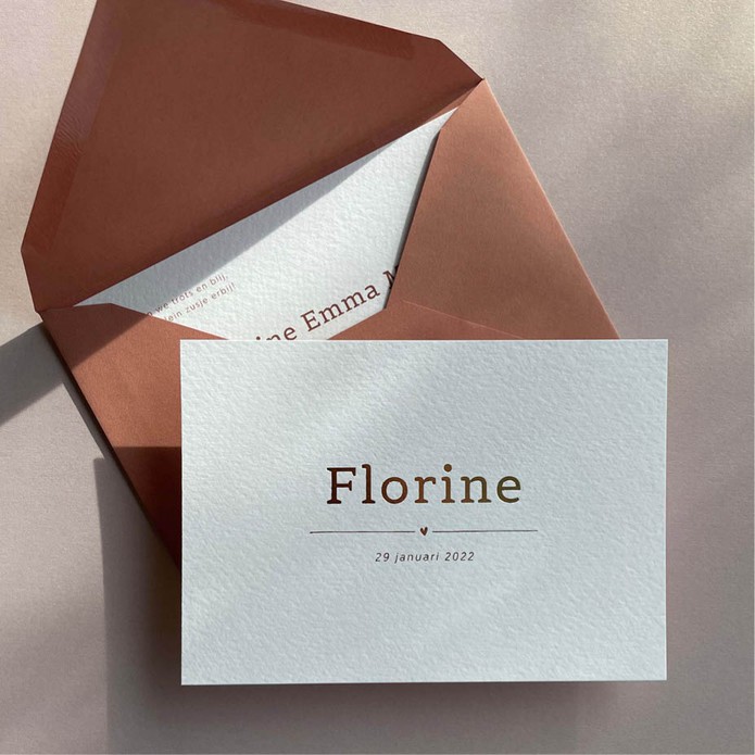 florine-wit-simpel-geboortekaartje-met-hot-foil-foliedruk2