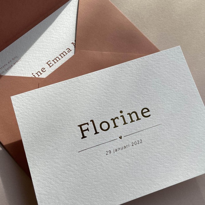 florine-wit-simpel-geboortekaartje-met-hot-foil-foliedruk3