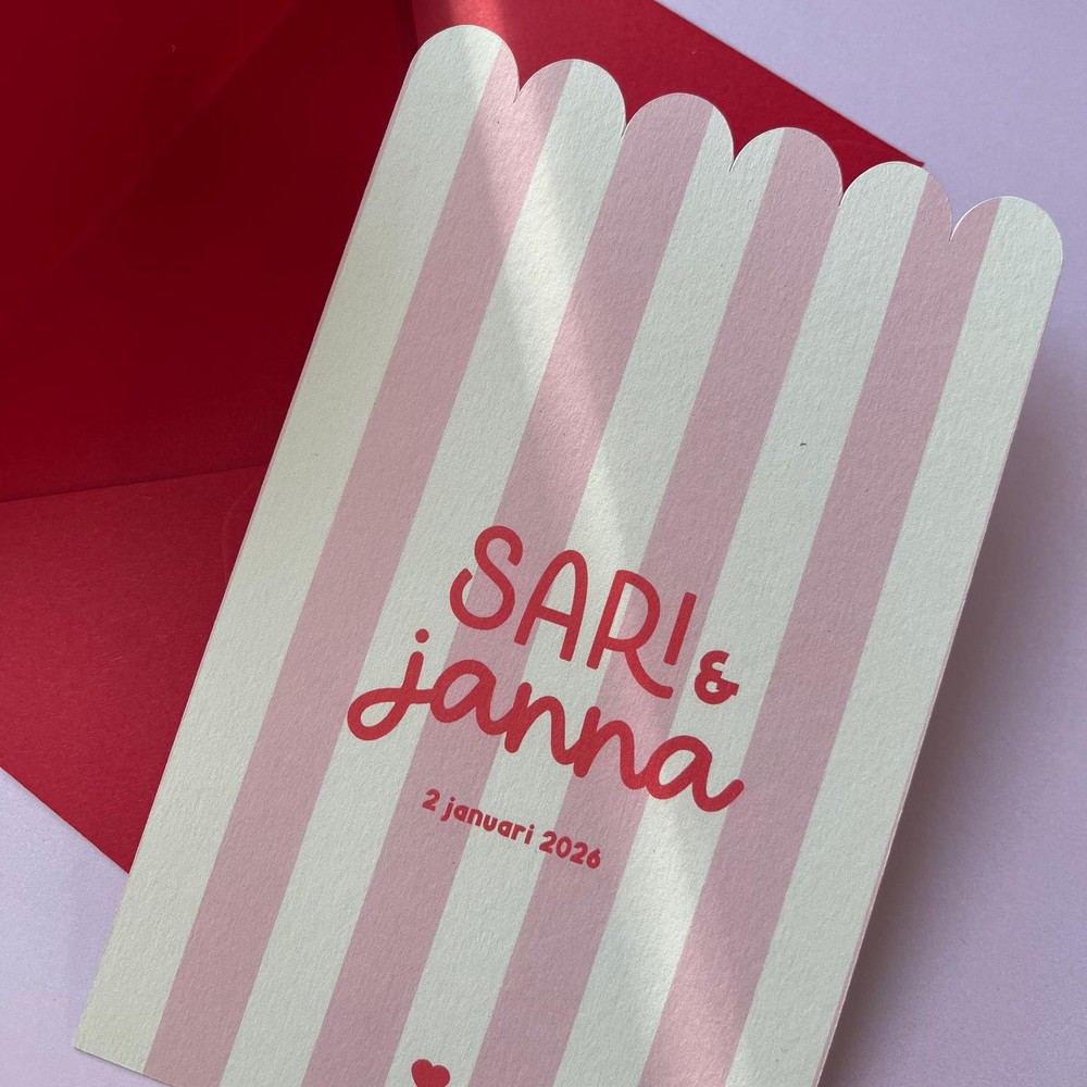 Geboortekaartje met strepen en ronde boogjes voor tweeling meisjes