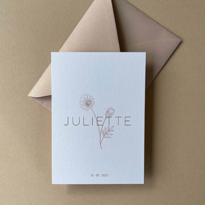 juliette-rustig-meisjes-geboortekaartje-met-oudroze-bloem-en-goudfolie