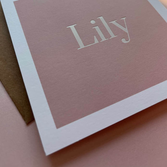 lily-stoer-geboortekaartje-meisje-met-wit-holografische-folie