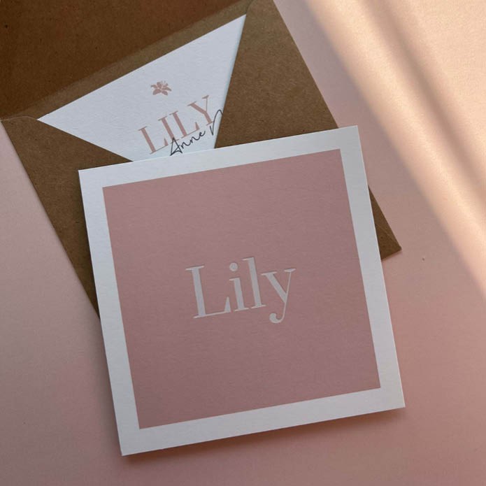 lily-stoer-geboortekaartje-meisje-met-wit-holografische-folie3