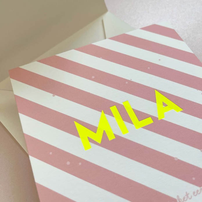 mila-modern-en-kleurrijk-geboortekaartje-meisje-met-neon-geel
