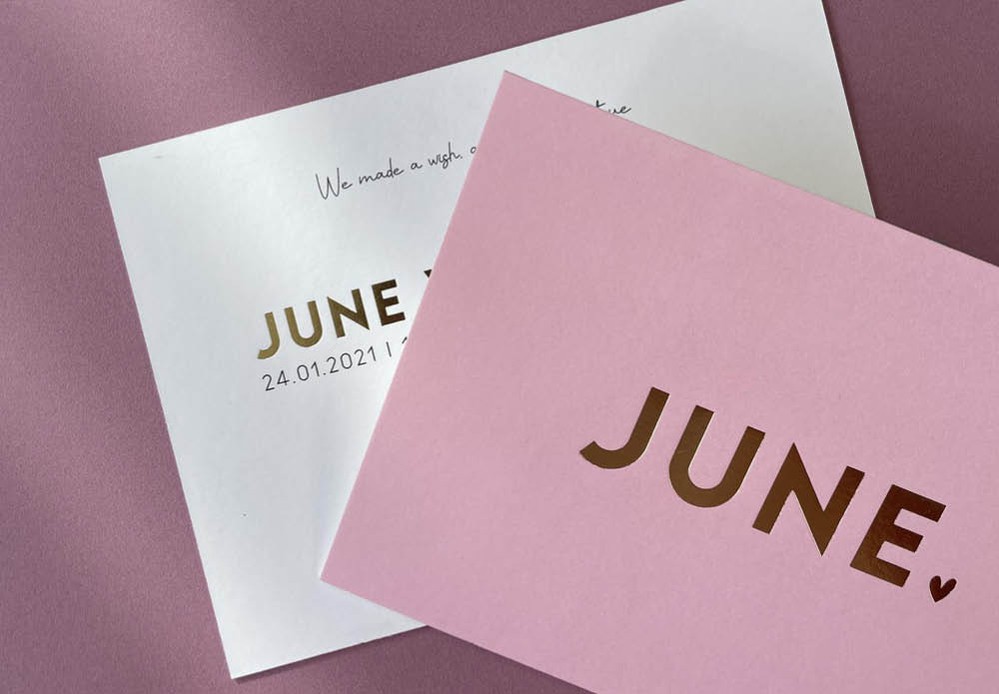 minimalistisch-geboortekaartje-meisje-roze-naam-strak-hartje-june-luxe-dik-papier-foliedruk-goudfolie