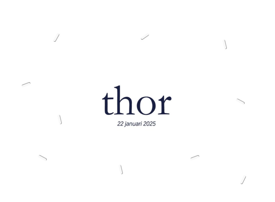 Stijlvol en minimalistisch geboortekaartje voor Thor met reliëfdruk elementen