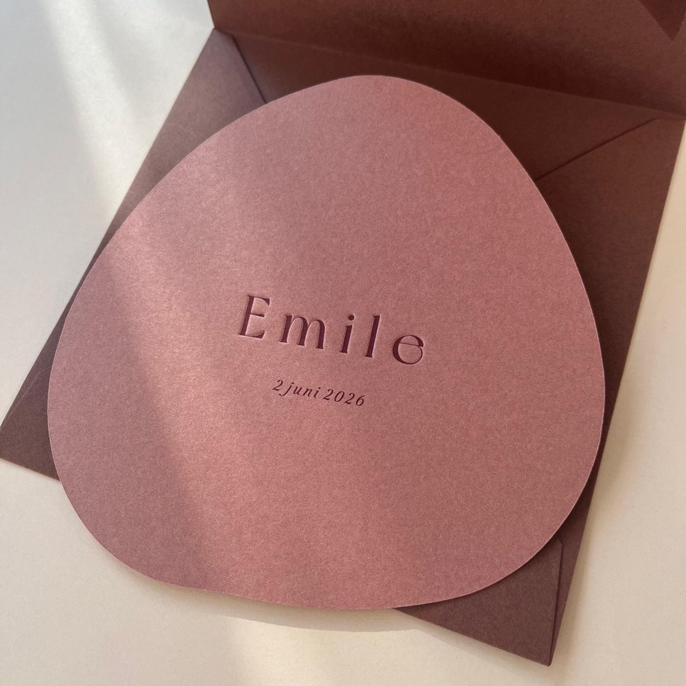Organisch rond geboortekaartje voor Emile