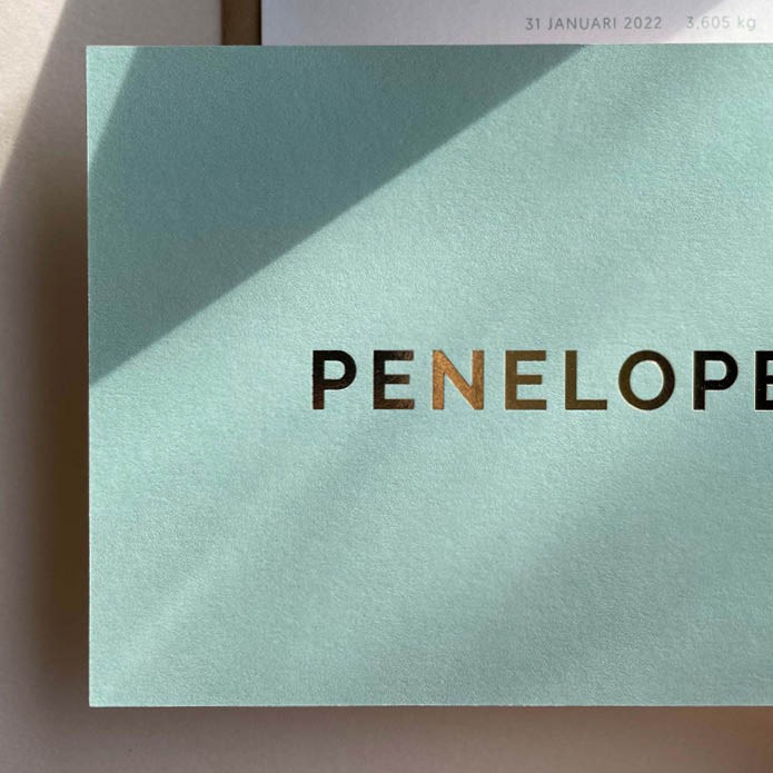 penelope-mint-groen-geboortekaartje-met-naam-muzieknootjes-in-goudfolie