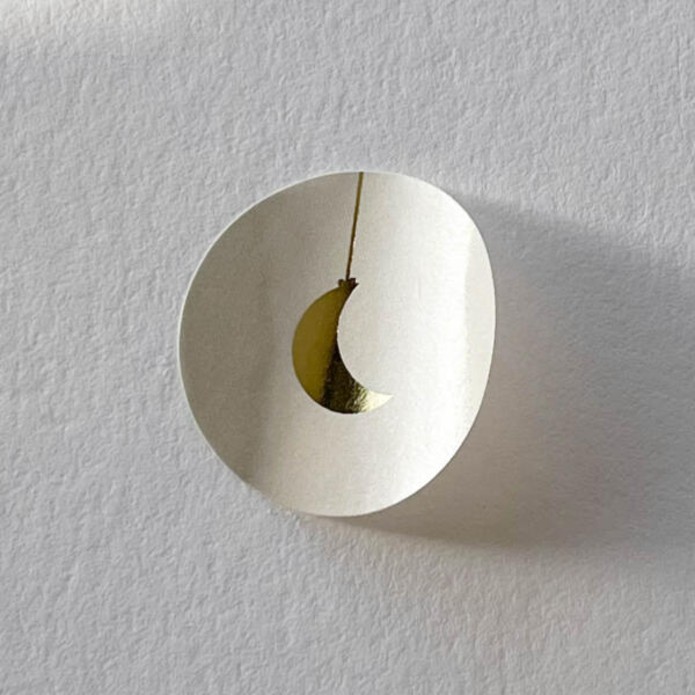 Sluitsticker beige, gouden maan