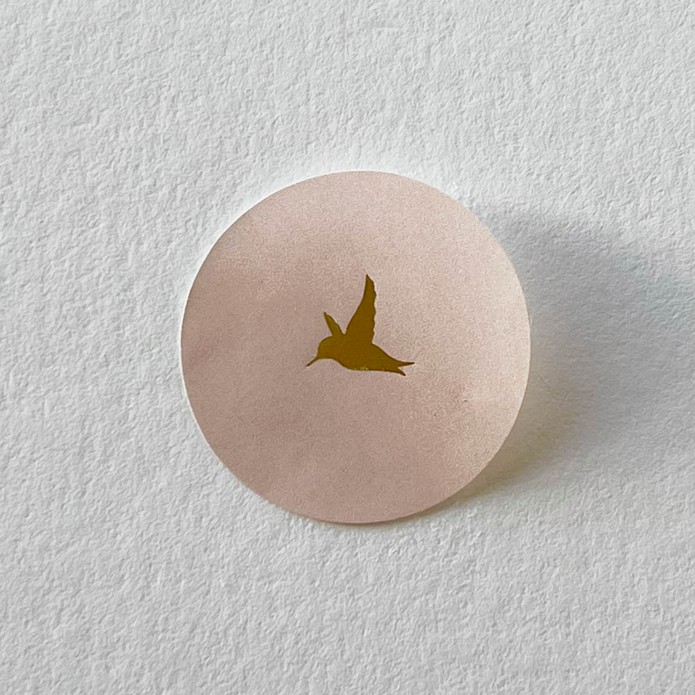 ronde-zacht-baby-roze-sluitzegel-gouden-vogel-vogeltje-geboorte-zegel-sticker-meisje